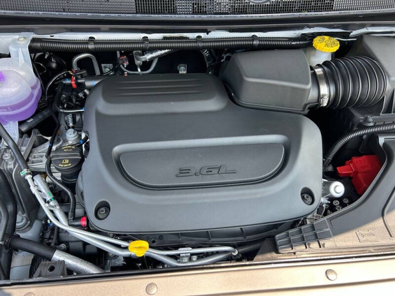 2025 Chrysler Voyager LX