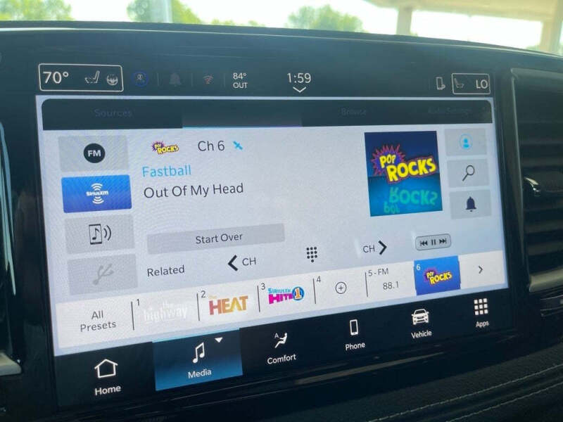 2025 Chrysler Pacifica Select