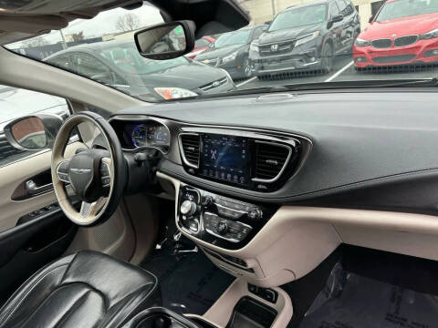 2018 Chrysler Pacifica Hybrid Limited