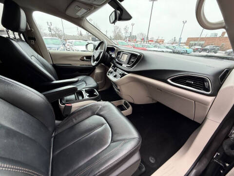 2017 Chrysler Pacifica Touring-L