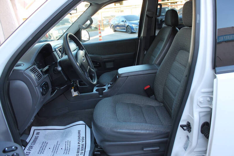 2003 Ford Explorer XLS