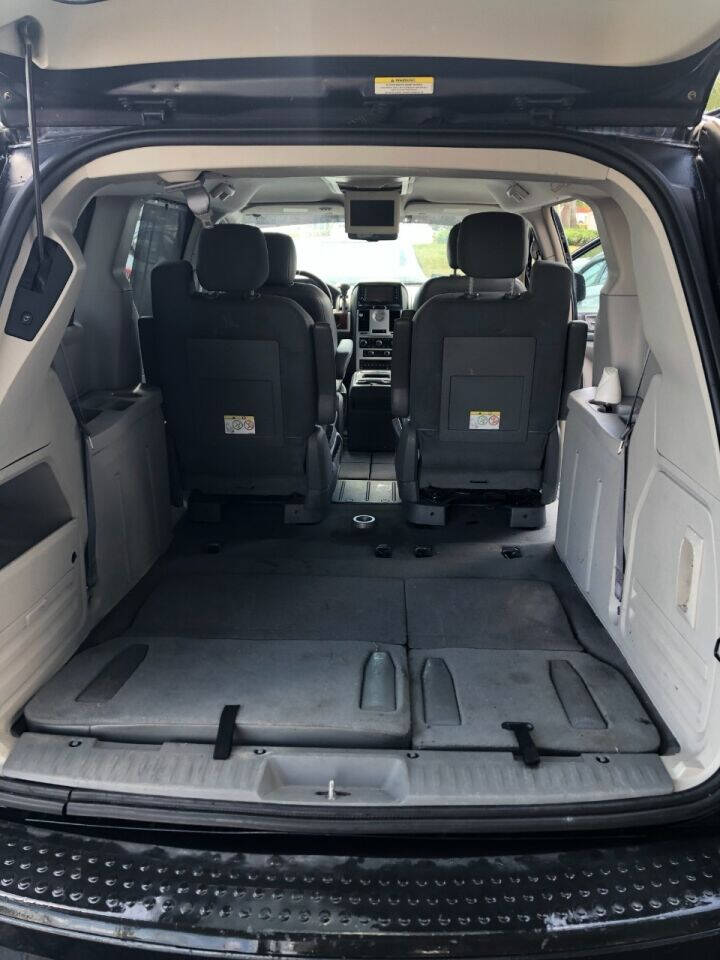 2008 Chrysler Town and Country  - $7,500
