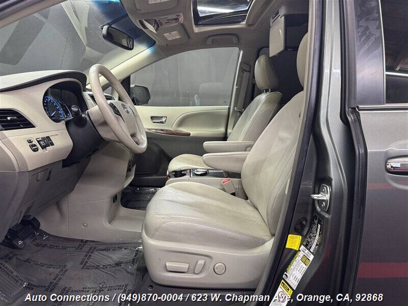 2013 Toyota Sienna XLE 8-Passenger