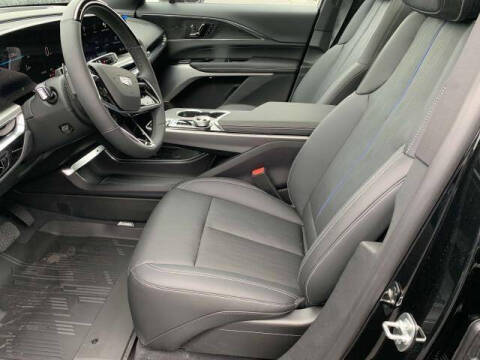 2024 Cadillac LYRIQ Luxury 2