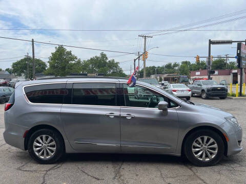 2017 Chrysler Pacifica Touring-L