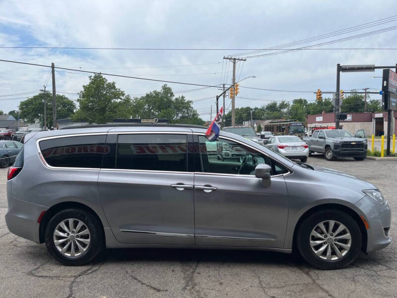 2017 Chrysler Pacifica Touring-L