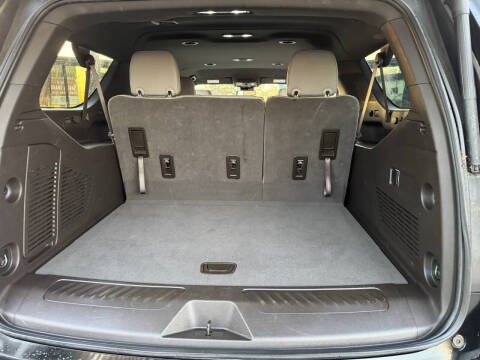 2023 Chevrolet Suburban LT