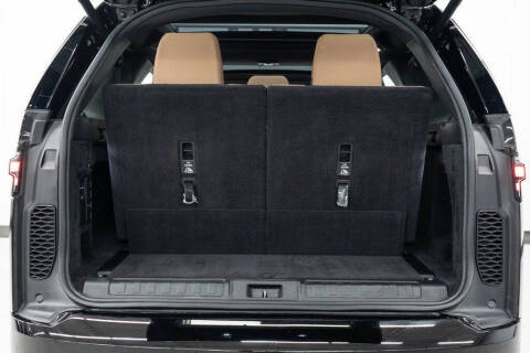 2023 Land Rover Discovery P300 S R-Dynamic