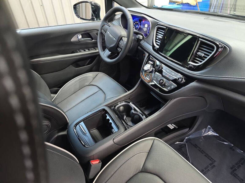 2027 Chrysler Pacifica Limited