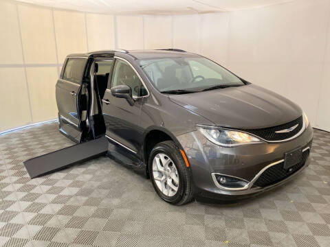 2019 Chrysler Pacifica for sale at AMS Vans in Tucker GA