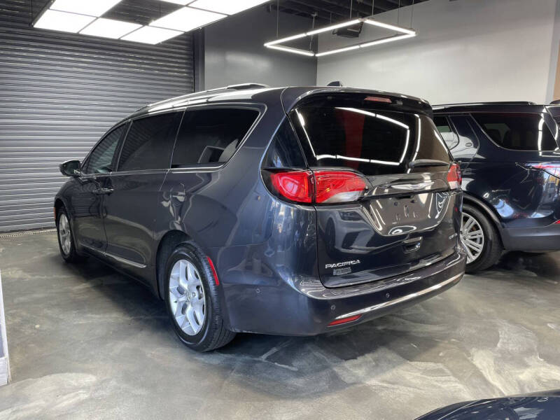 2020 Chrysler Pacifica Limited 35th Anniversary