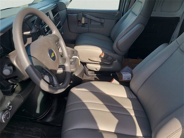 2025 Chevrolet Express 2500