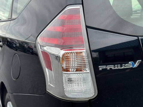 2017 Toyota Prius v Four