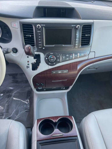 2014 Toyota Sienna XLE 7-Passenger