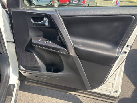 2017 Toyota RAV4 Hybrid SE