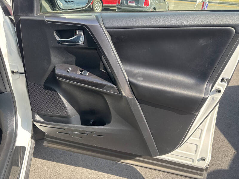 2017 Toyota RAV4 Hybrid SE