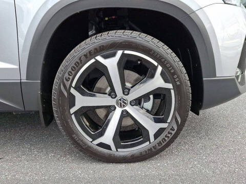 2025 Volkswagen Taos SEL 4Motion