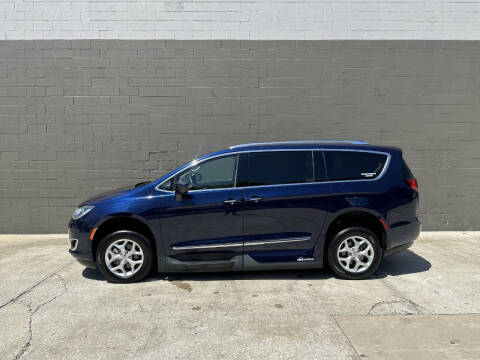 2017 Chrysler Pacifica Touring-L Plus