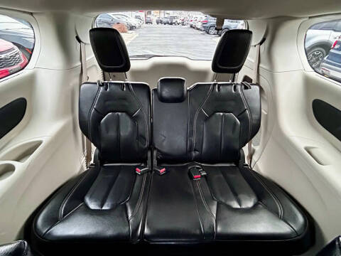 2022 Chrysler Pacifica Touring L