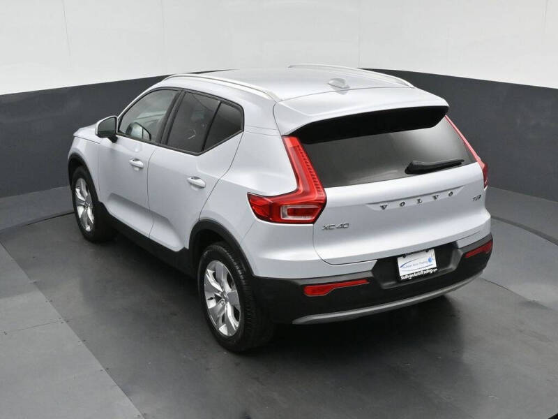 2021 Volvo XC40 T5 Momentum