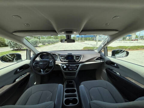 2021 Chrysler Voyager LX