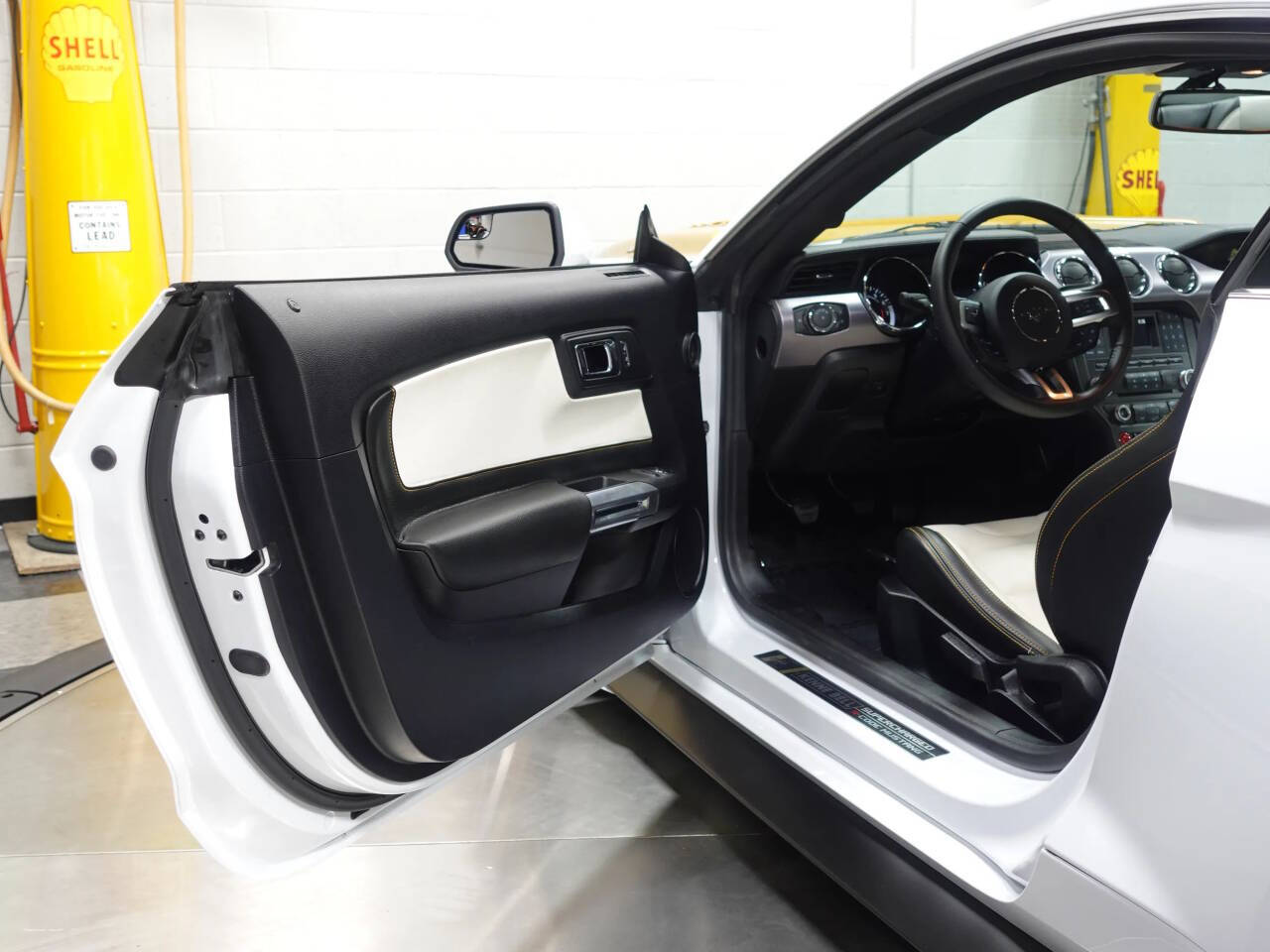 2017 Ford Mustang 20