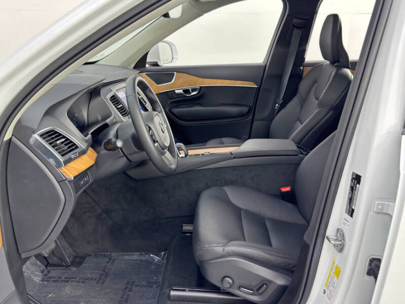 2024 Volvo XC90 Recharge T8 Core Bright Theme
