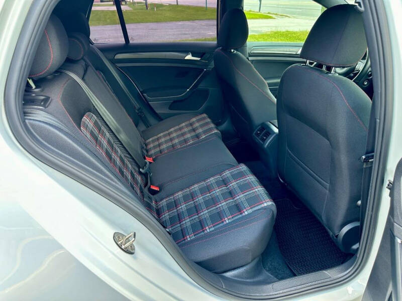 2021 Volkswagen Golf GTI SE