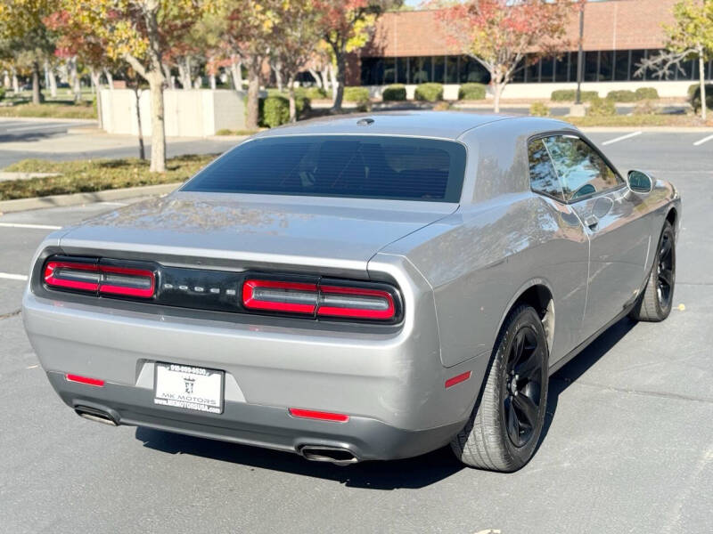 2016 Dodge Challenger SXT