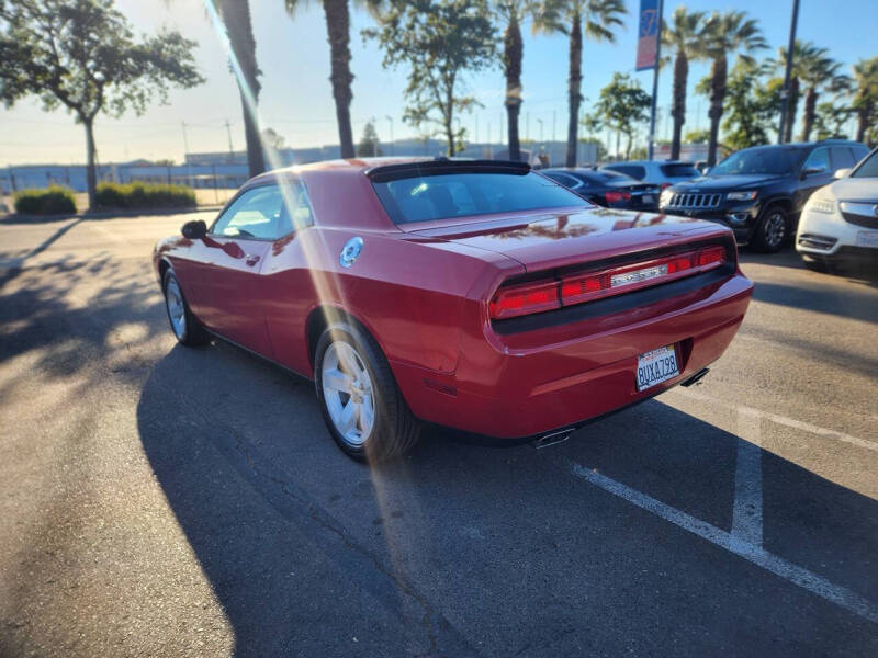 2012 Dodge Challenger SXT