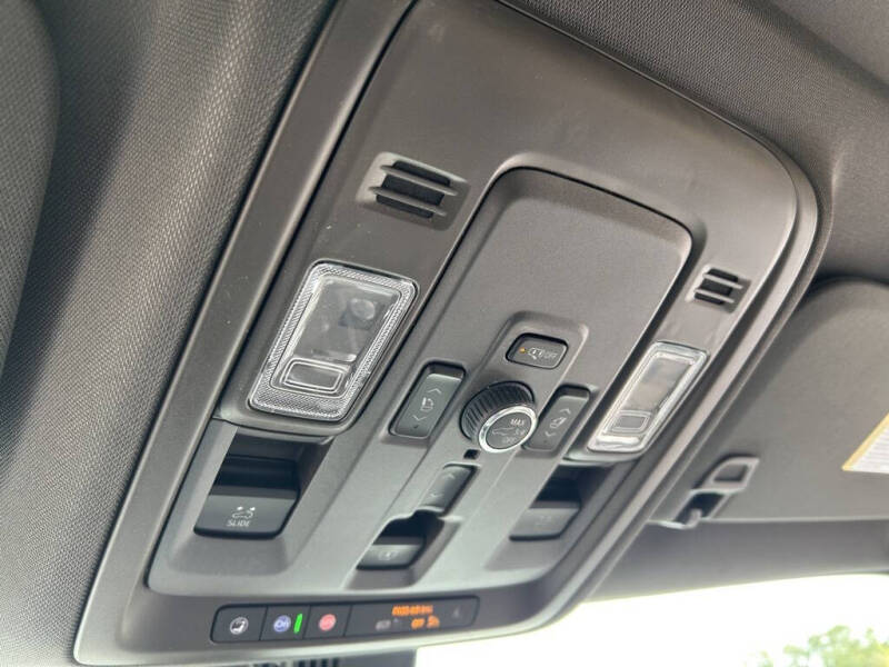 2025 GMC Yukon Elevation