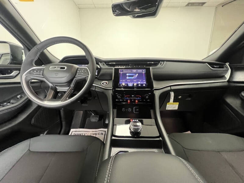 2025 Jeep Grand Cherokee Laredo X