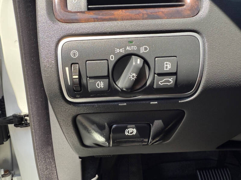 2016 Volvo XC70 T5 Platinum