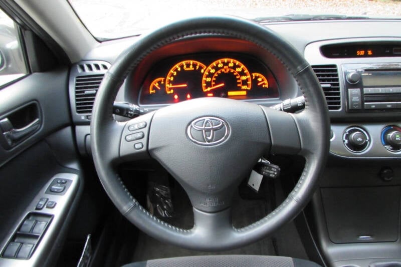 2005 Toyota Camry SE photo 17