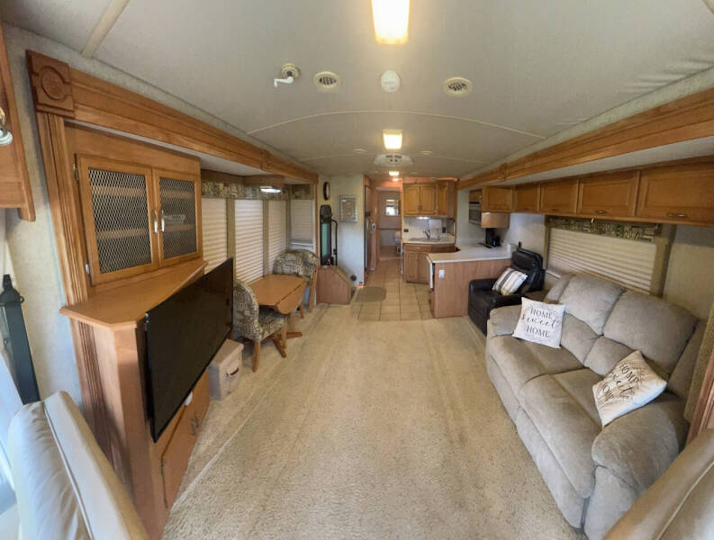 2007 Winnebago Adventurer