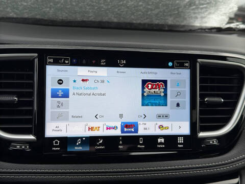 2026 Chrysler Pacifica Select