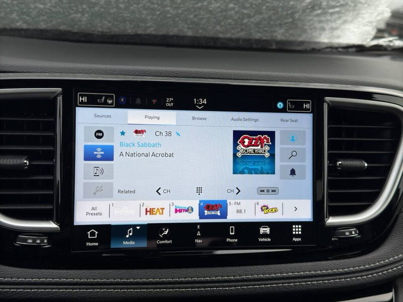 2026 Chrysler Pacifica Select