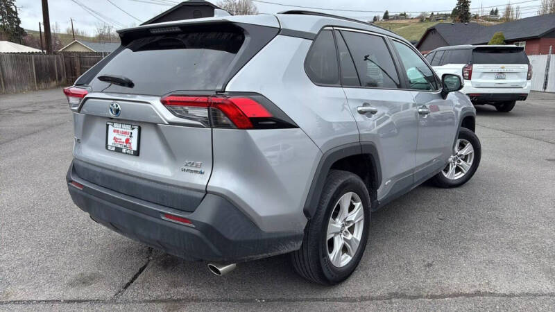 2020 Toyota RAV4 Hybrid XLE