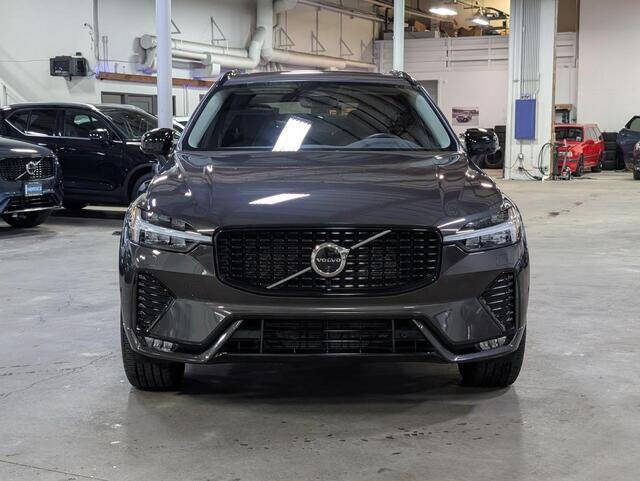 2025 Volvo XC60 B5 Plus Dark Theme