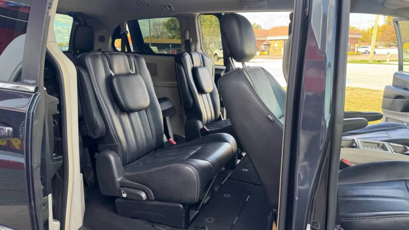 2014 Chrysler Town and Country Touring