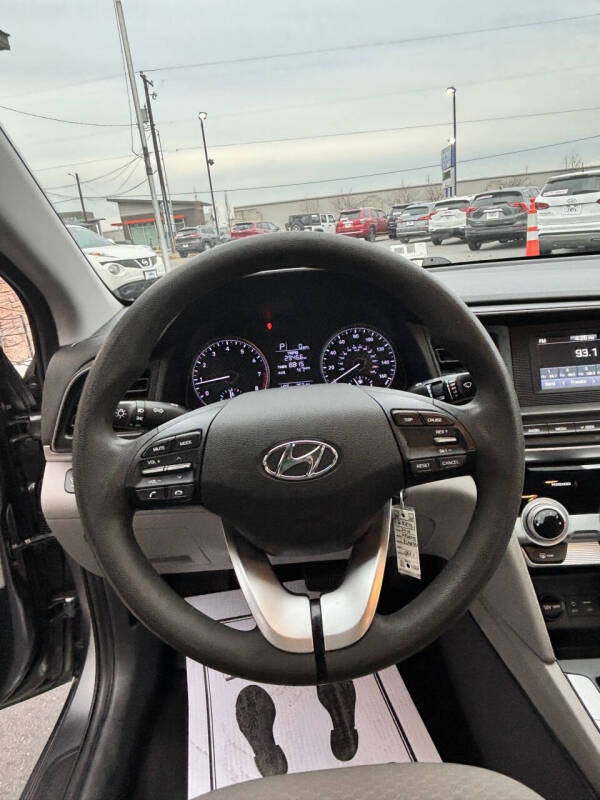 2019 Hyundai Elantra SE