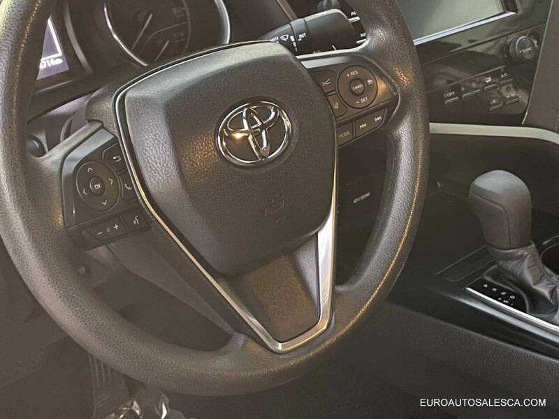 2019 Toyota Camry Hybrid LE