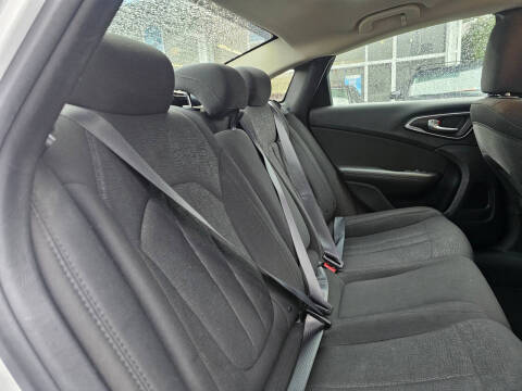 2016 Chrysler 200 LX