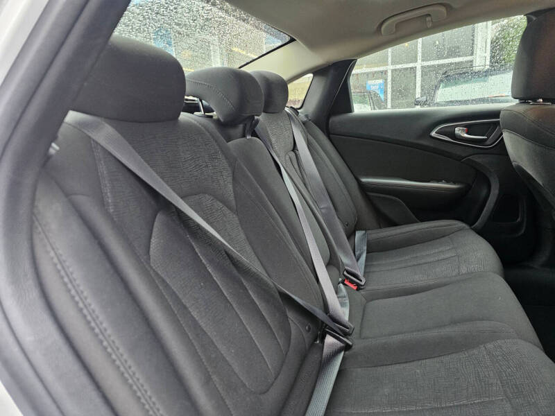 2016 Chrysler 200 LX