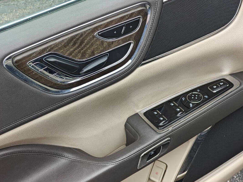 2018 Lincoln Continental Select