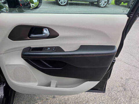 2017 Chrysler Pacifica Touring-L