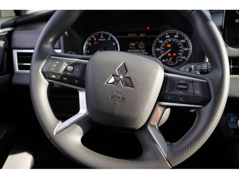 2025 Mitsubishi Outlander ES