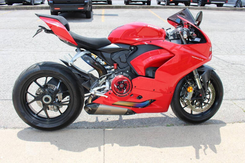 2022 Ducati Panigale V2 for sale at Peninsula Motor Vehicle Group in Oakville NY