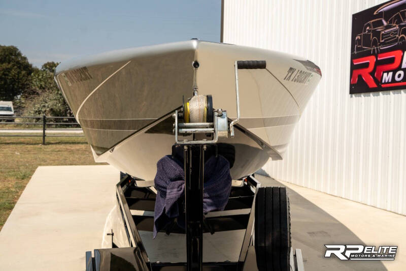 2019 Outerlimits SV43