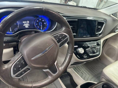 2017 Chrysler Pacifica Touring-L Plus